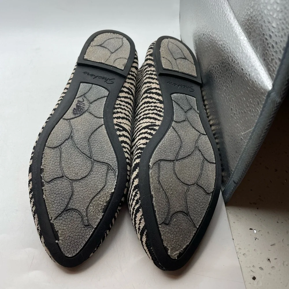 Skechers gently used